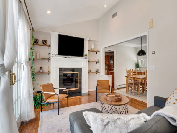 Hampton Bay Luxurious Retreat - Your Perfect Getaway